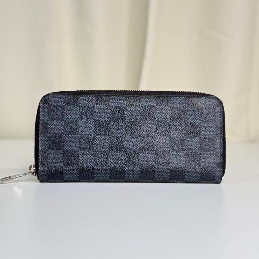 Louis Vuitton Damier Graphite Wallet with Classic Checkerboard Design